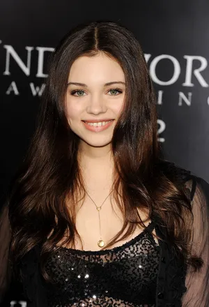 callum julius add photo india eisley hot