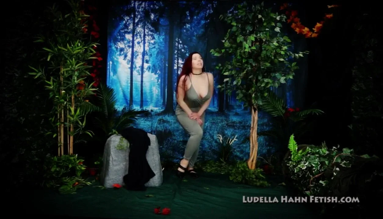 amanda weiterman recommends Ludella Hahn Videos