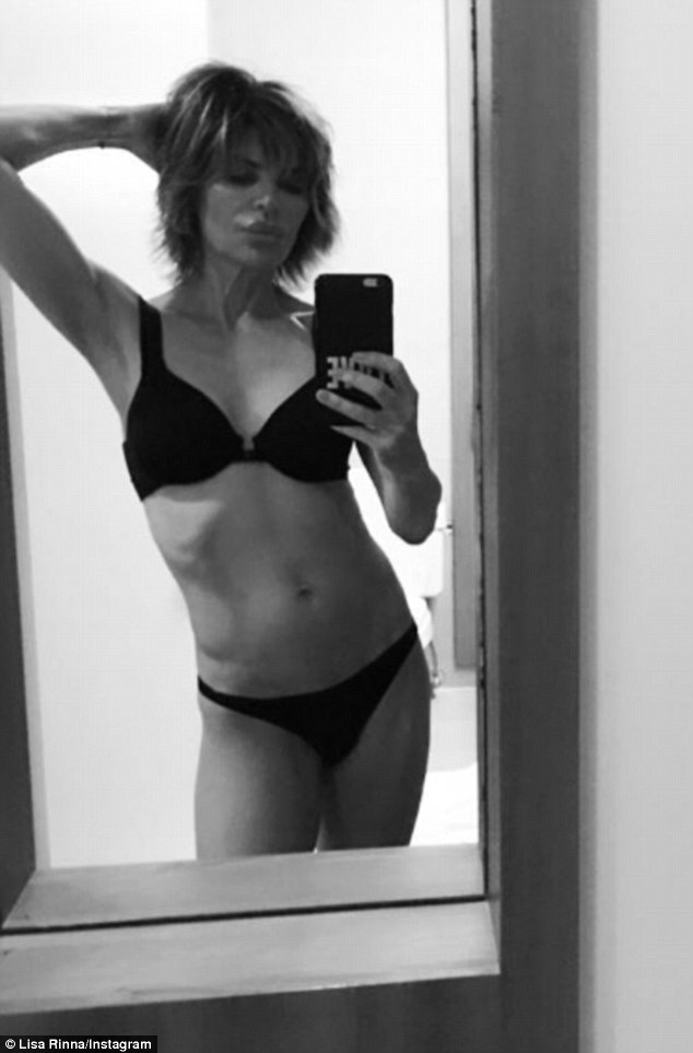 amy lykins add lisa rinna naked selfie photo