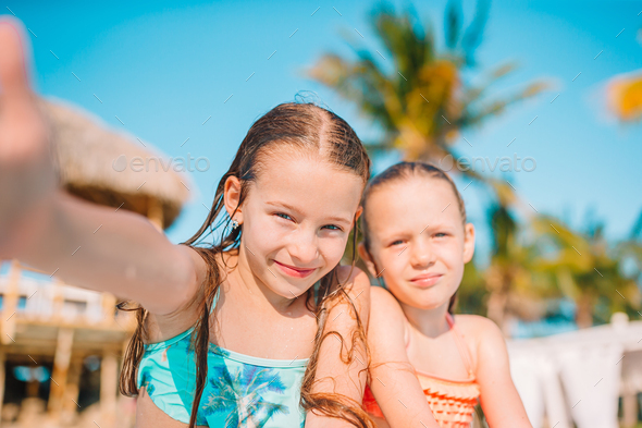 arminda ruiz add photo girls playing in pool