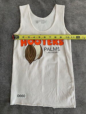 debi pelletier add hooters at the palms photo