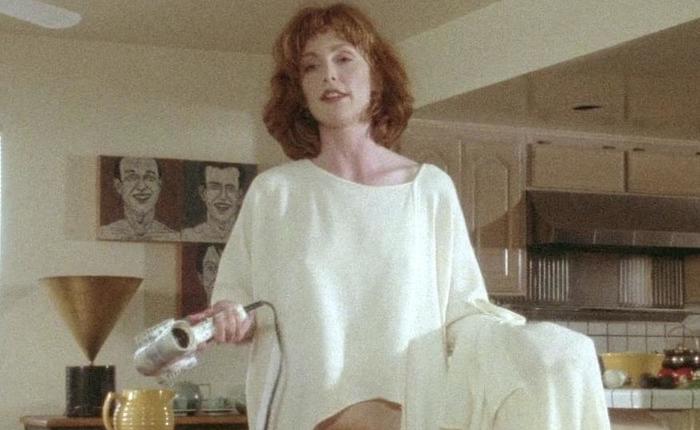 julianne moore nude scenes