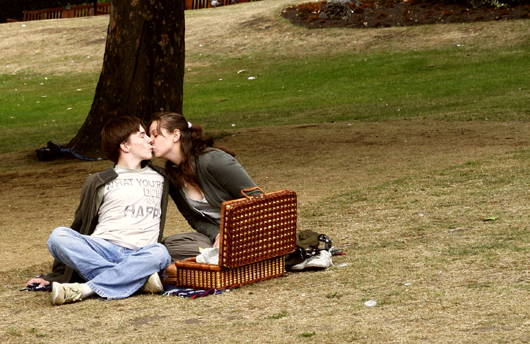 Couples Making Out In Public tentacle story