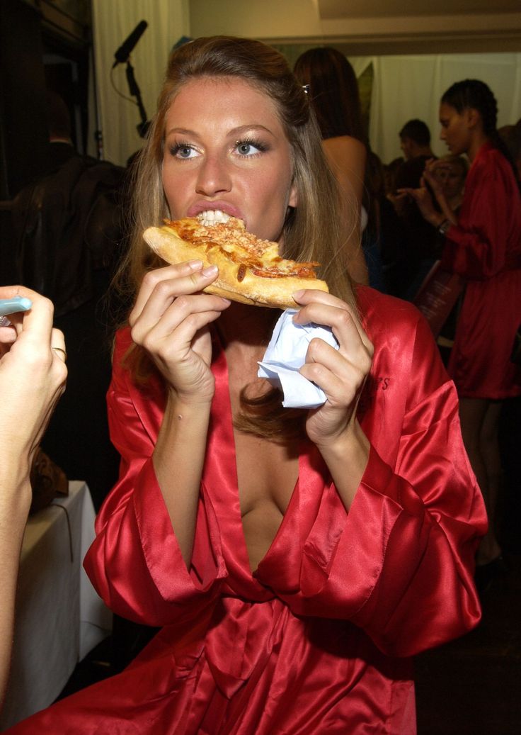 naked girl eating pizza