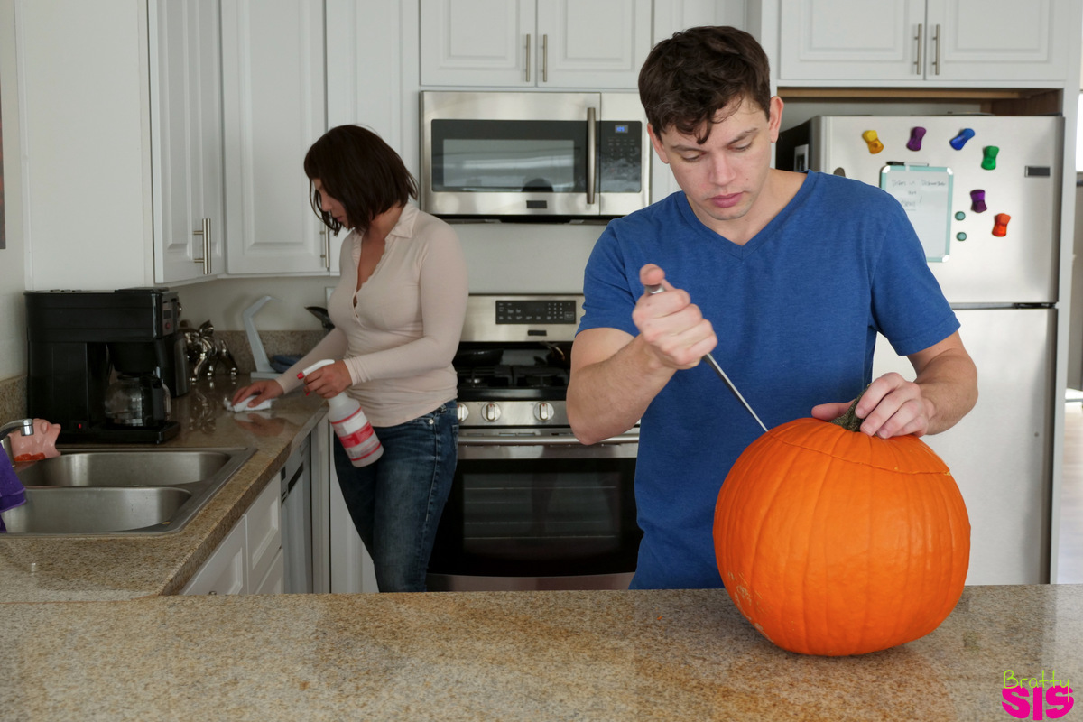 danielle chronister share aubrey sinclair pumpkin photos