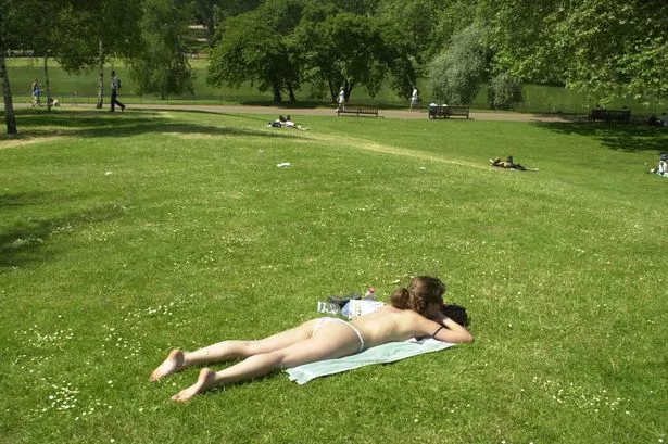 Nude In The Park bbw publique