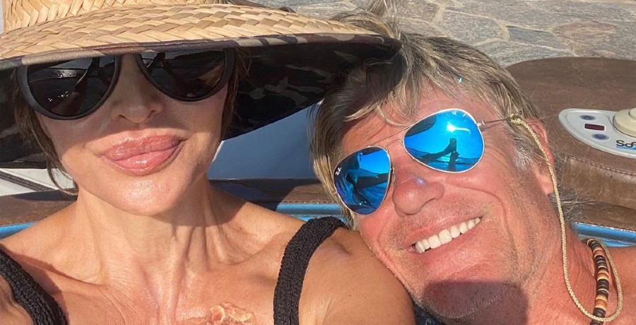 colleen wahl recommends Lisa Rinna Naked Selfie