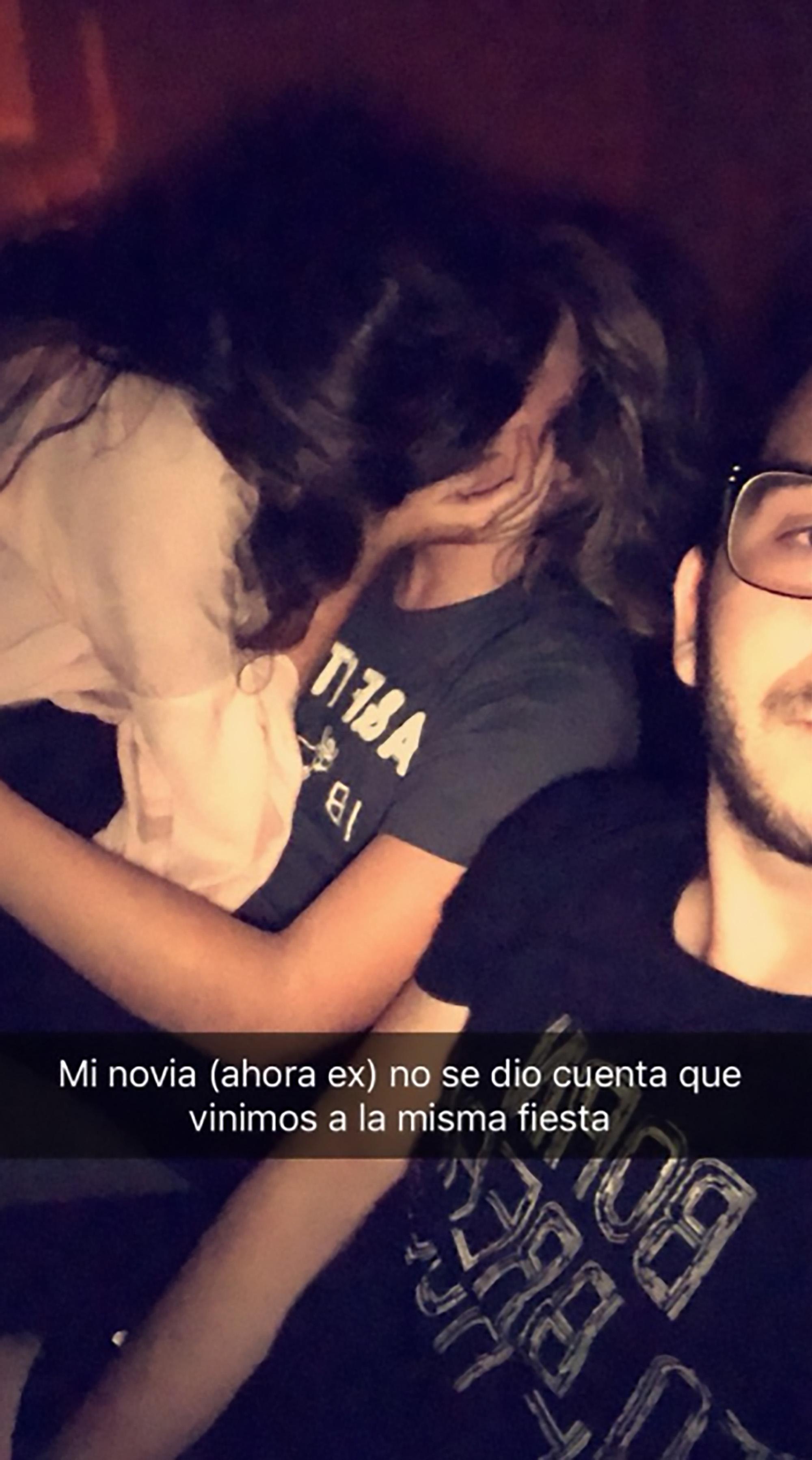 Guy Posts Snapchat Of Catching Cheating Girlfriend hardcore imagens