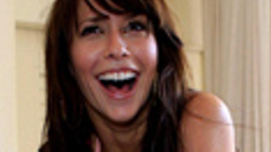 arnell moore add jennifer love hewitt tongue photo