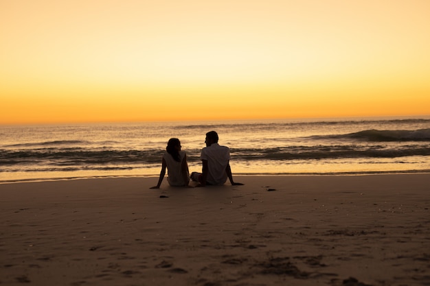 daniel chalker recommends Couple At The Beach Picture