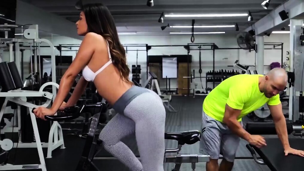 gym trainer big tits idiot porn