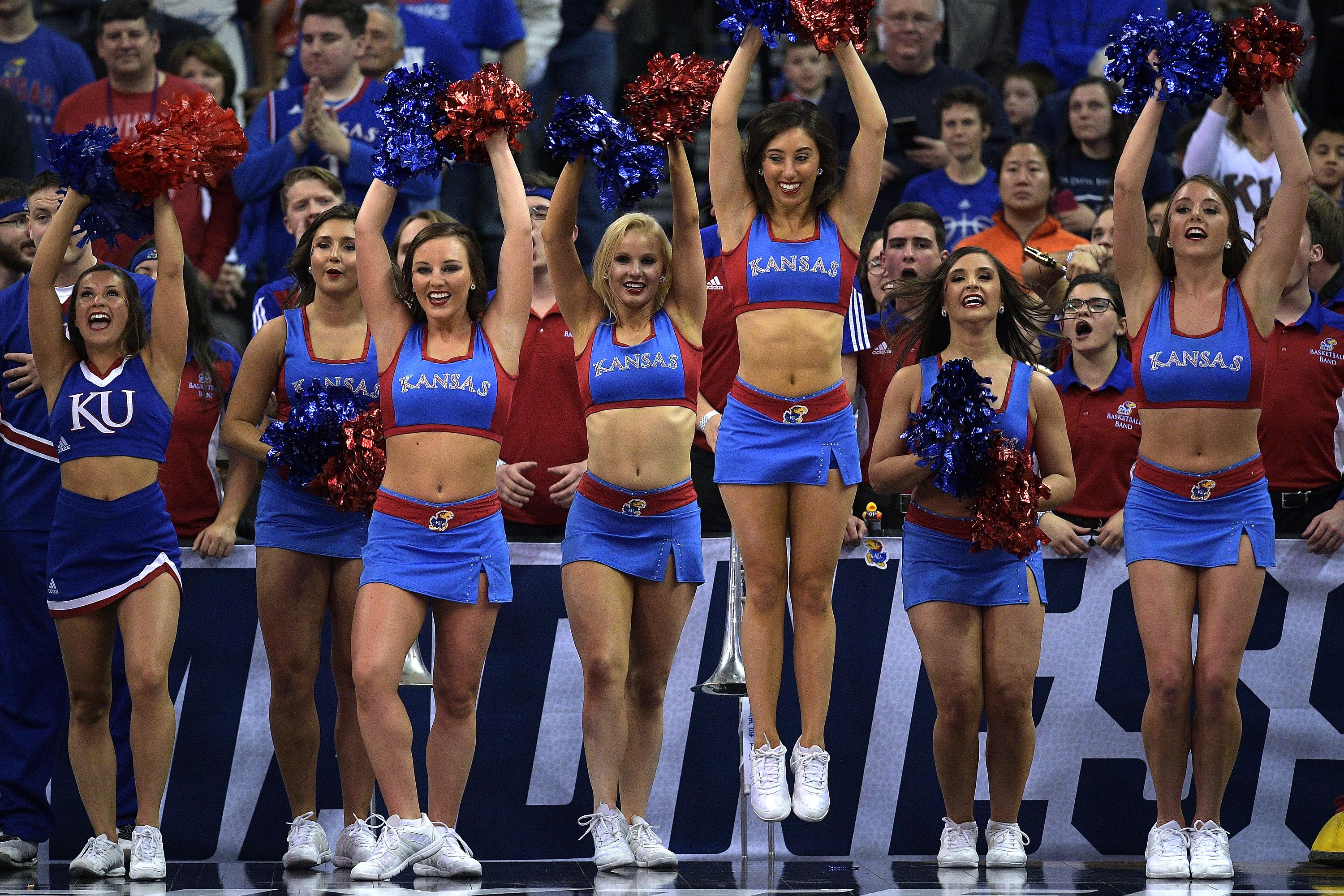 bob humphries recommends College Cheerleaders Exposed