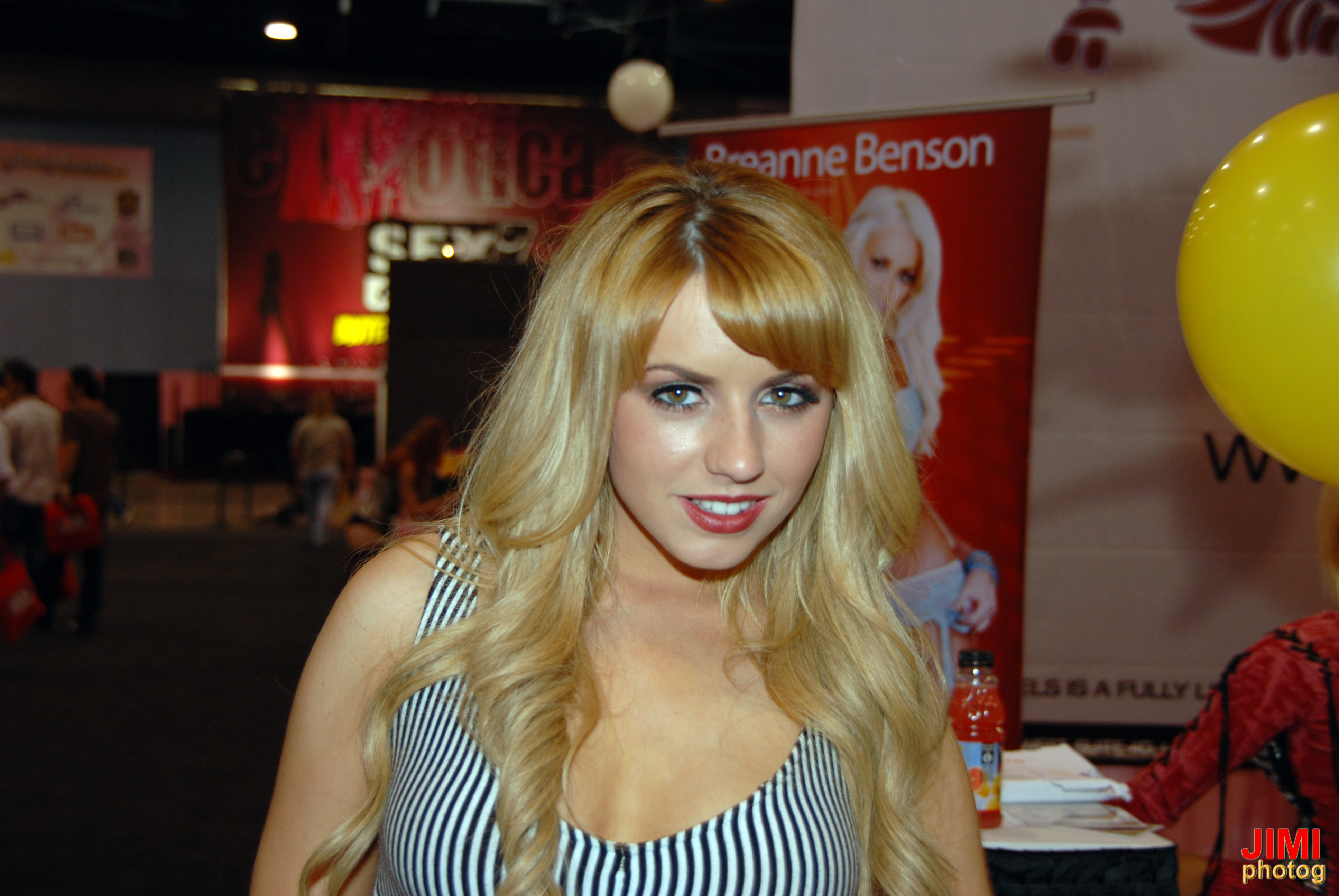 Lexi Belle Without Makeup donna firenze