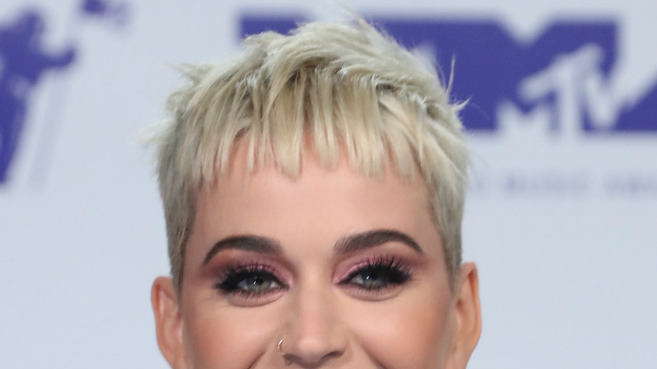 betty hoo recommends katy perry sexy blonde pic