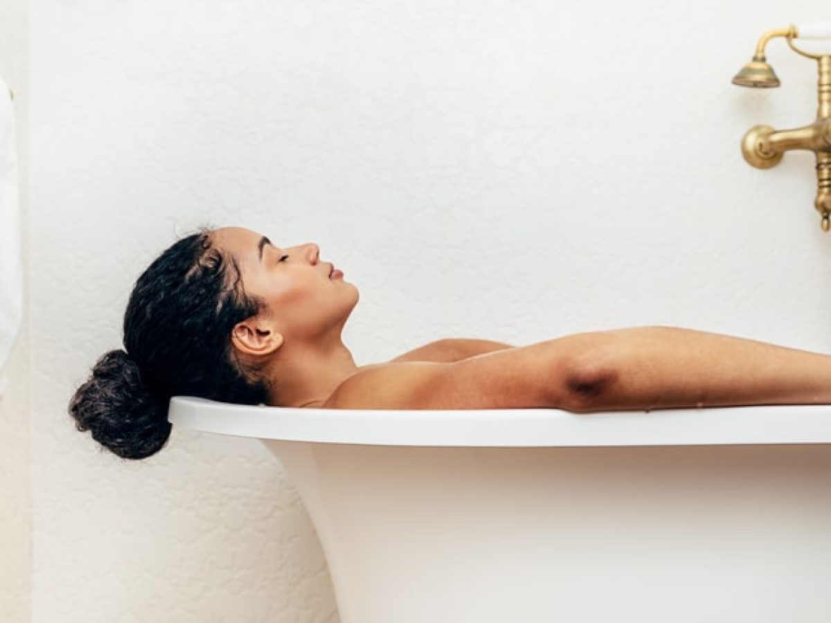 how to pleasure yourself in the bath