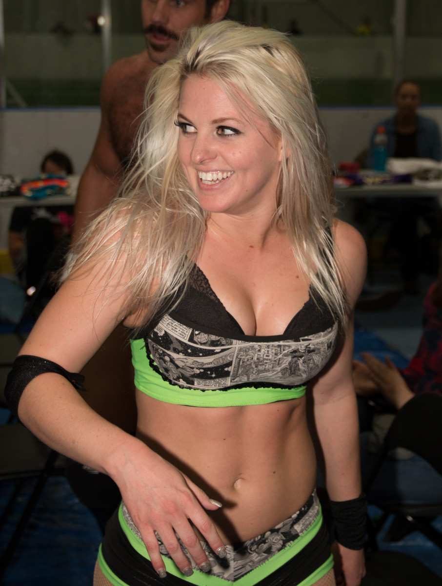 carmelo valentin recommends candice lerae hot pic