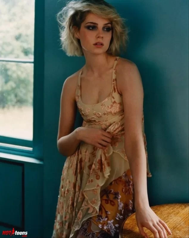 craig matterson recommends Lucy Boynton Tits