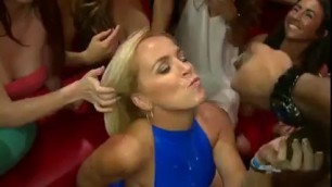 Wife Sucking Cock In Public aran porn