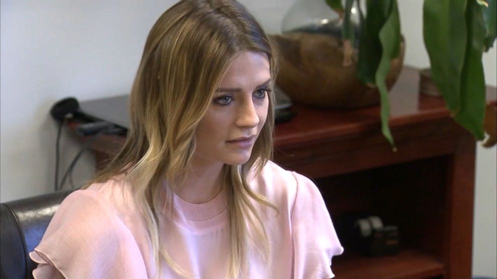 Mischa Barton Video Porno hall naked