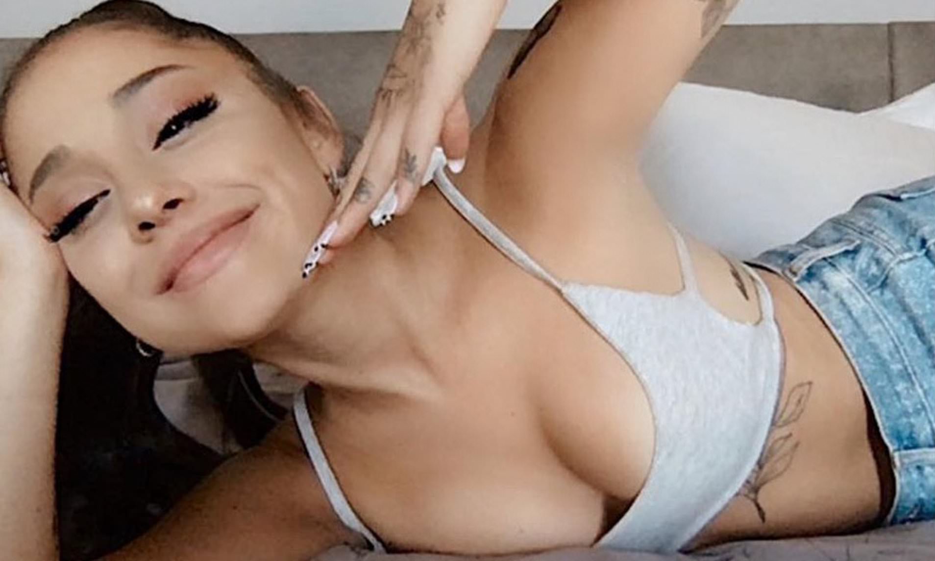 audra spencer recommends Ariana Grande Showing Boobs