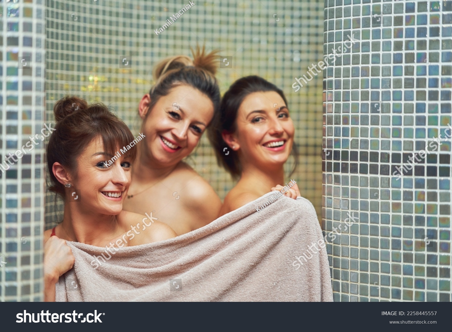 alicia kiely recommends Group Of Girls In Shower