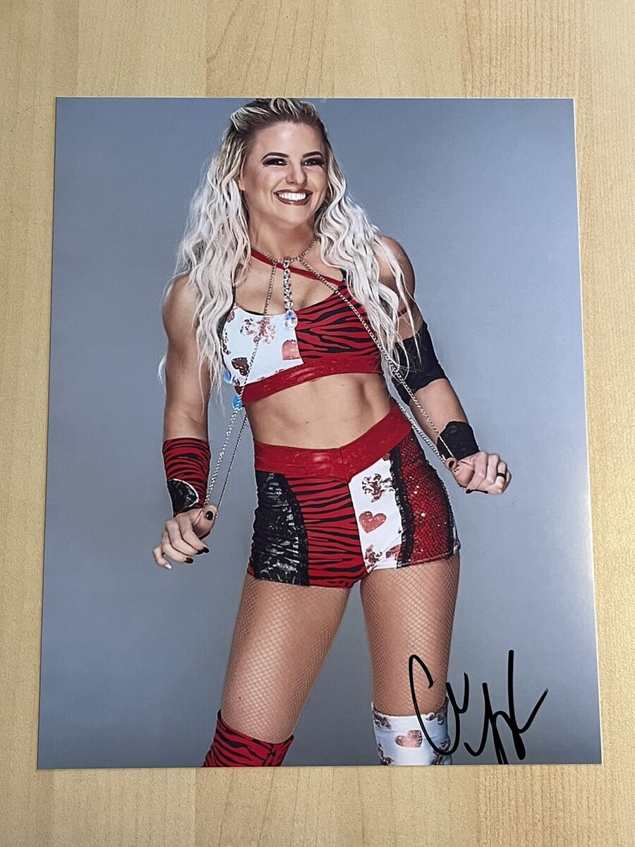 allison robbins recommends candice lerae hot pic