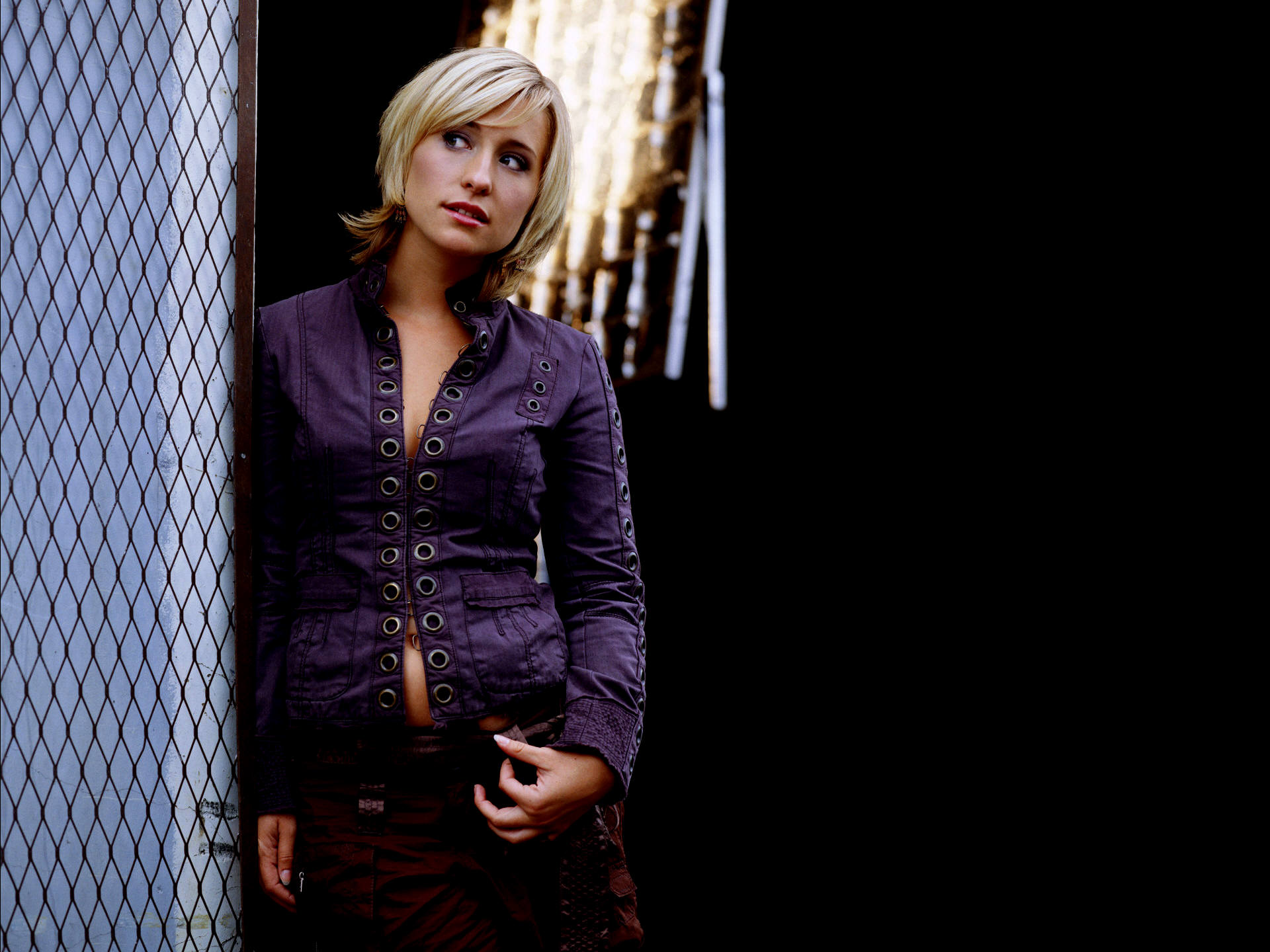 allison mack cleavage