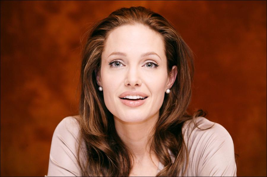 antoine catteau recommends Angelina Jolie Pussy Pictures