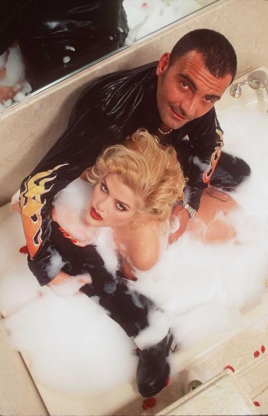 curtis logue add photo anna nicole smith bath