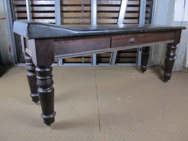 cho jung add photo antique medical exam table