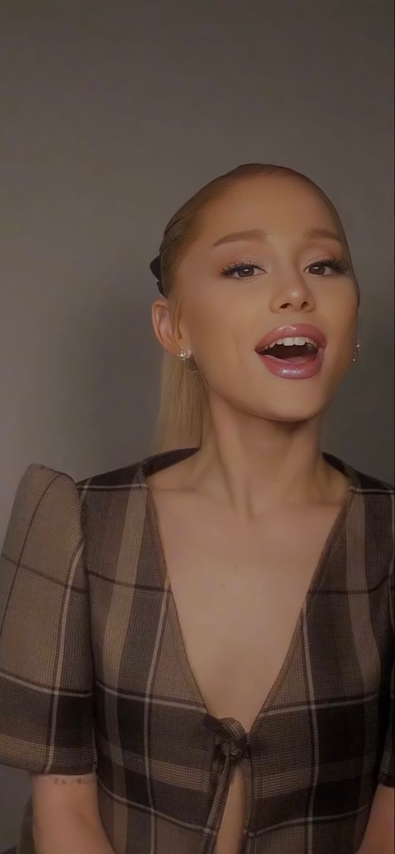 Best of Ariana grande mouth open