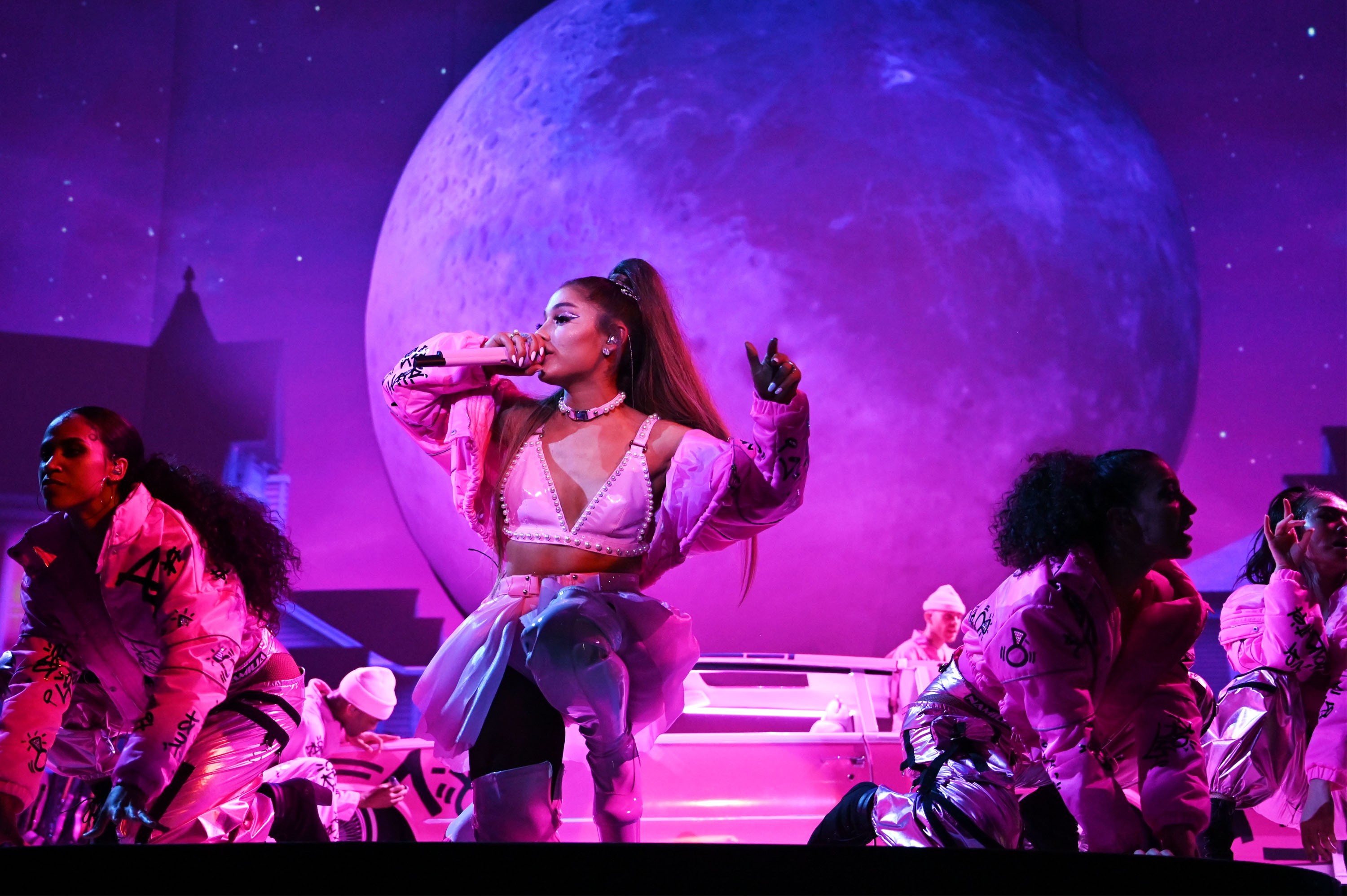 dana mosley recommends ariana grande shaking her ass pic