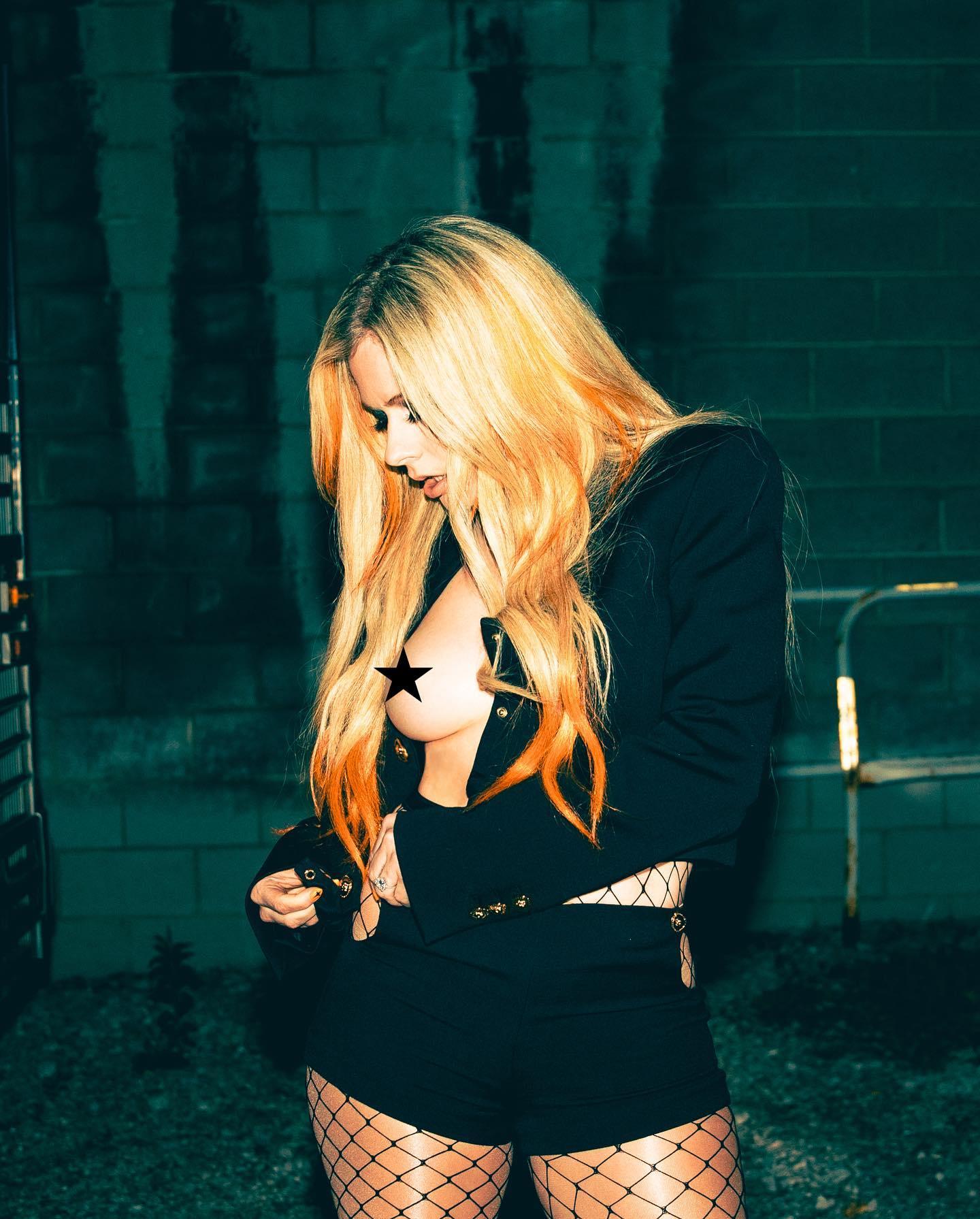 Avril Lavigne Boobs raaton mein