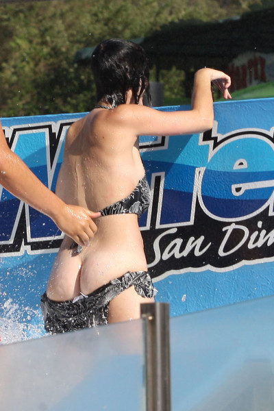 chris dedrick add photo nipple slip at waterpark