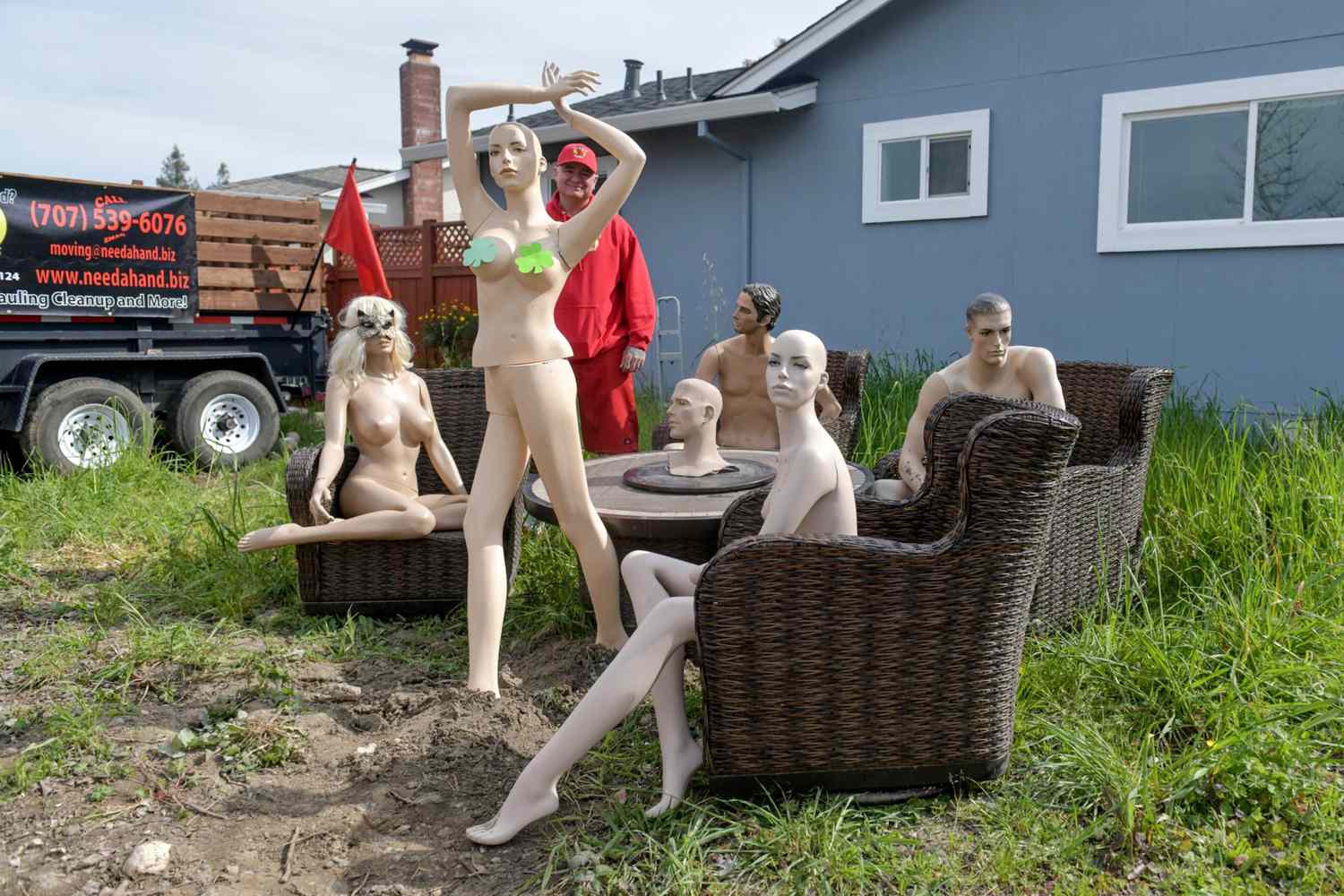 alison rush recommends neighbor naked in backyard pic