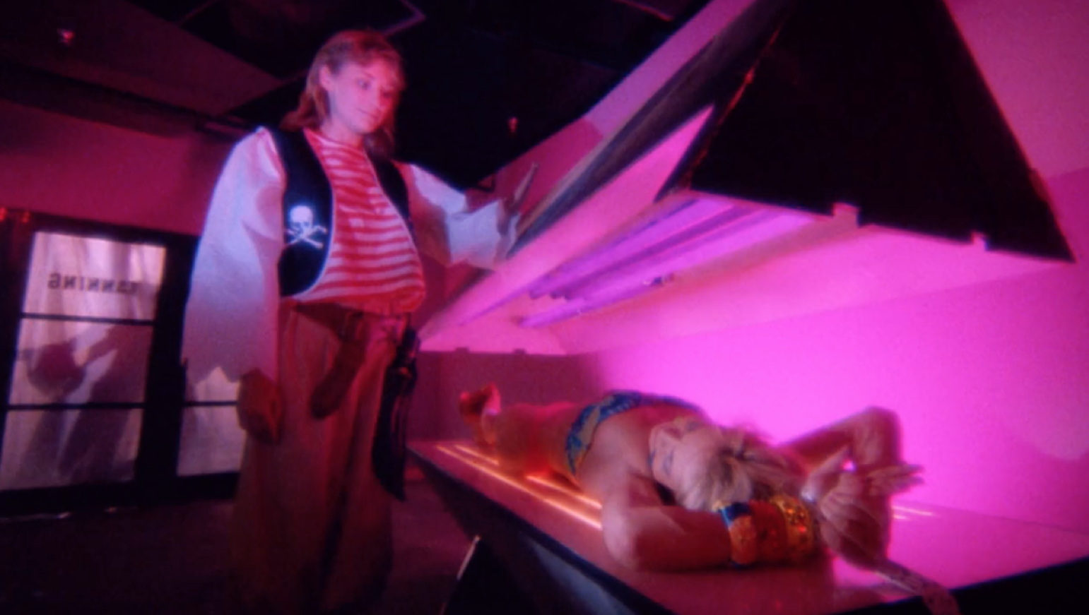 bonnie licklider recommends final destination 3 tanning bed pic