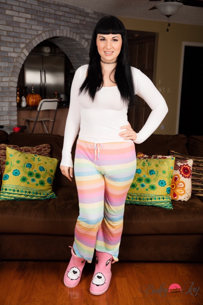 chad schuler add photo bailey jay yoga pants