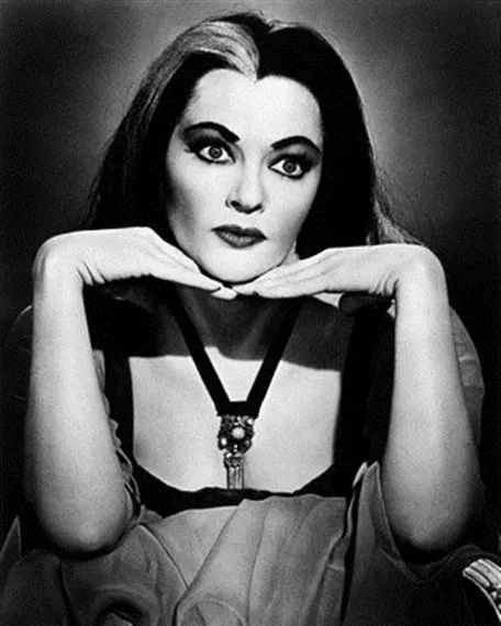 chris de la pena recommends lily munster sexy pic