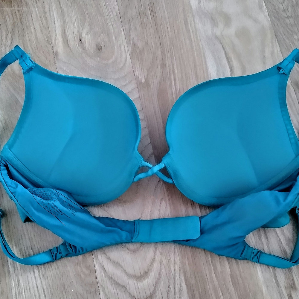 chevaughn williams recommends bombshell bra inside pic