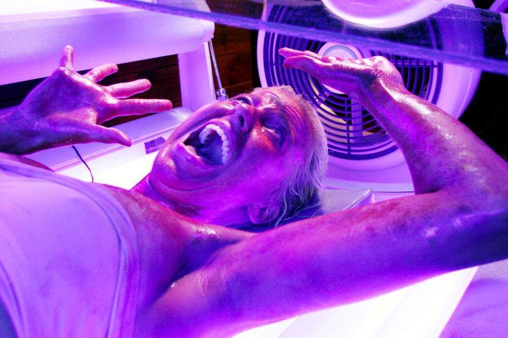 amanda campa add photo final destination 3 tanning bed