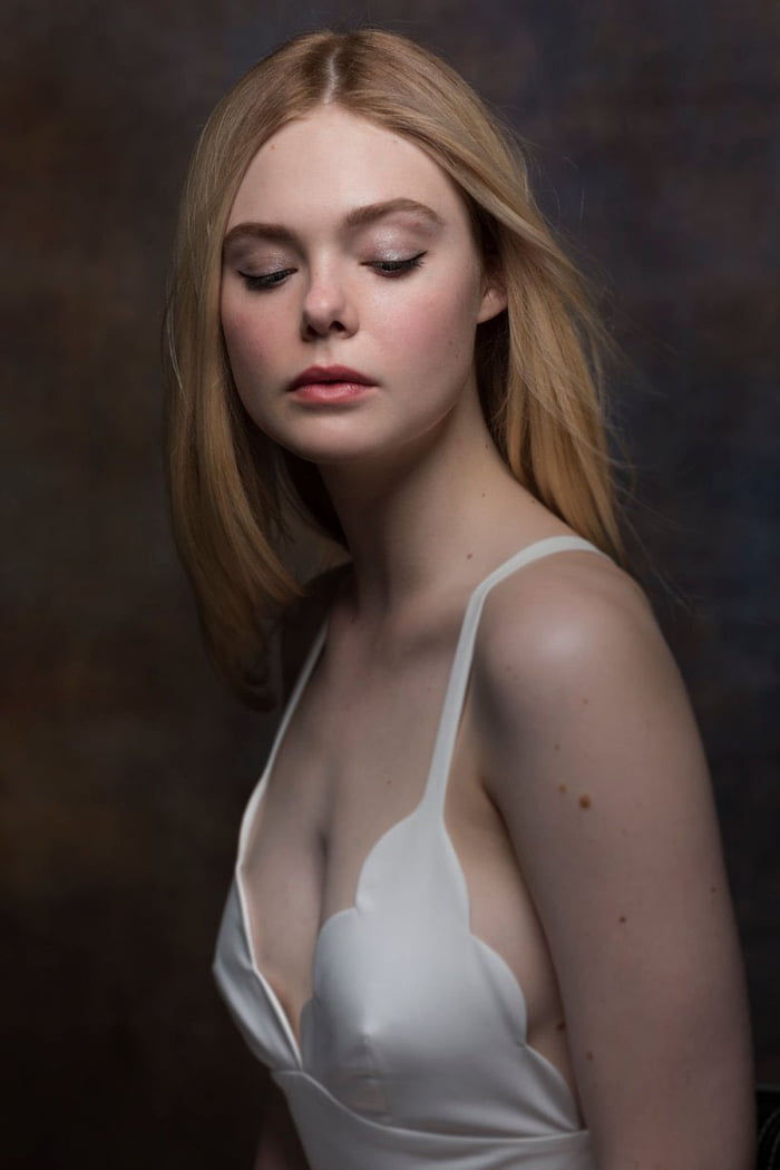 dorothy field share elle fanning tits photos