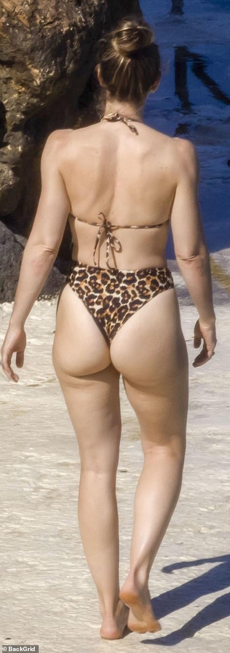 diann robins recommends Jessica Biel In A Swimsuit