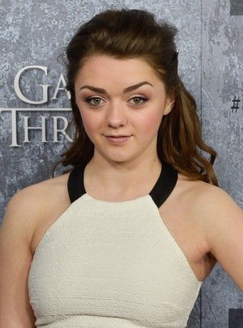 alice leonardo recommends maisie williams poses in a bra pic