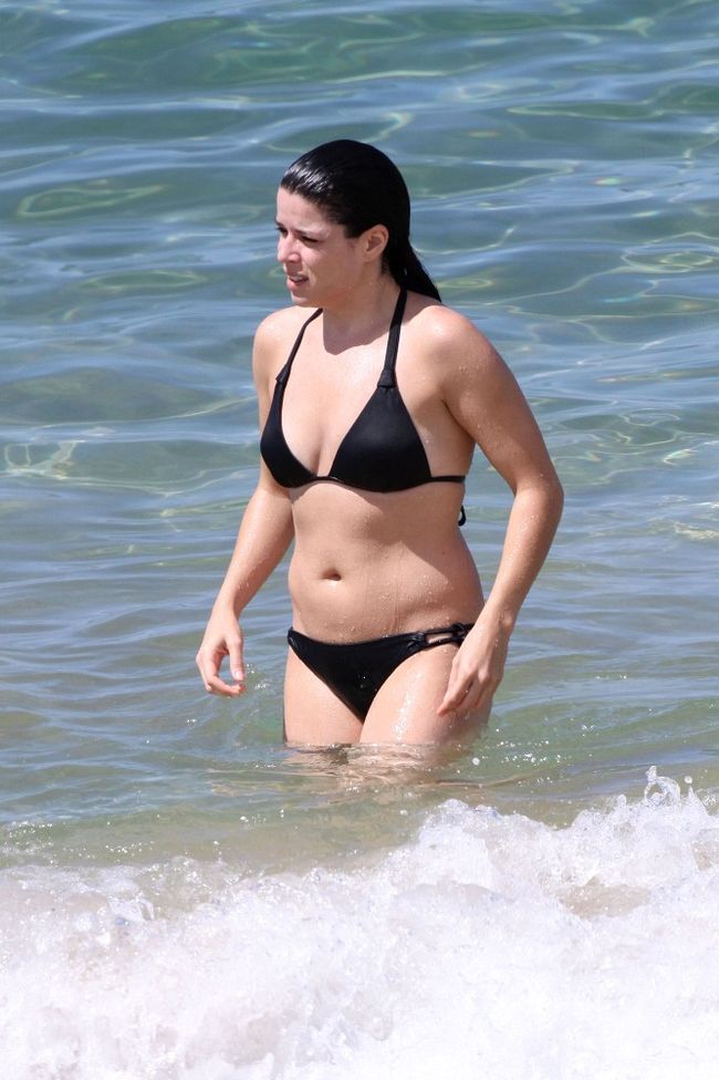 chu hung recommends neve campbell swimsuit pic