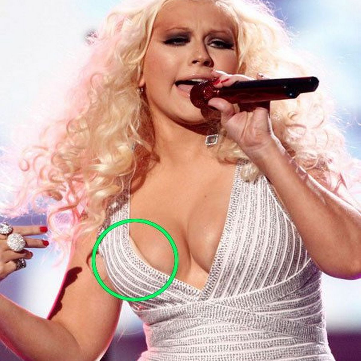 Christina Aguilera Tits toppls par