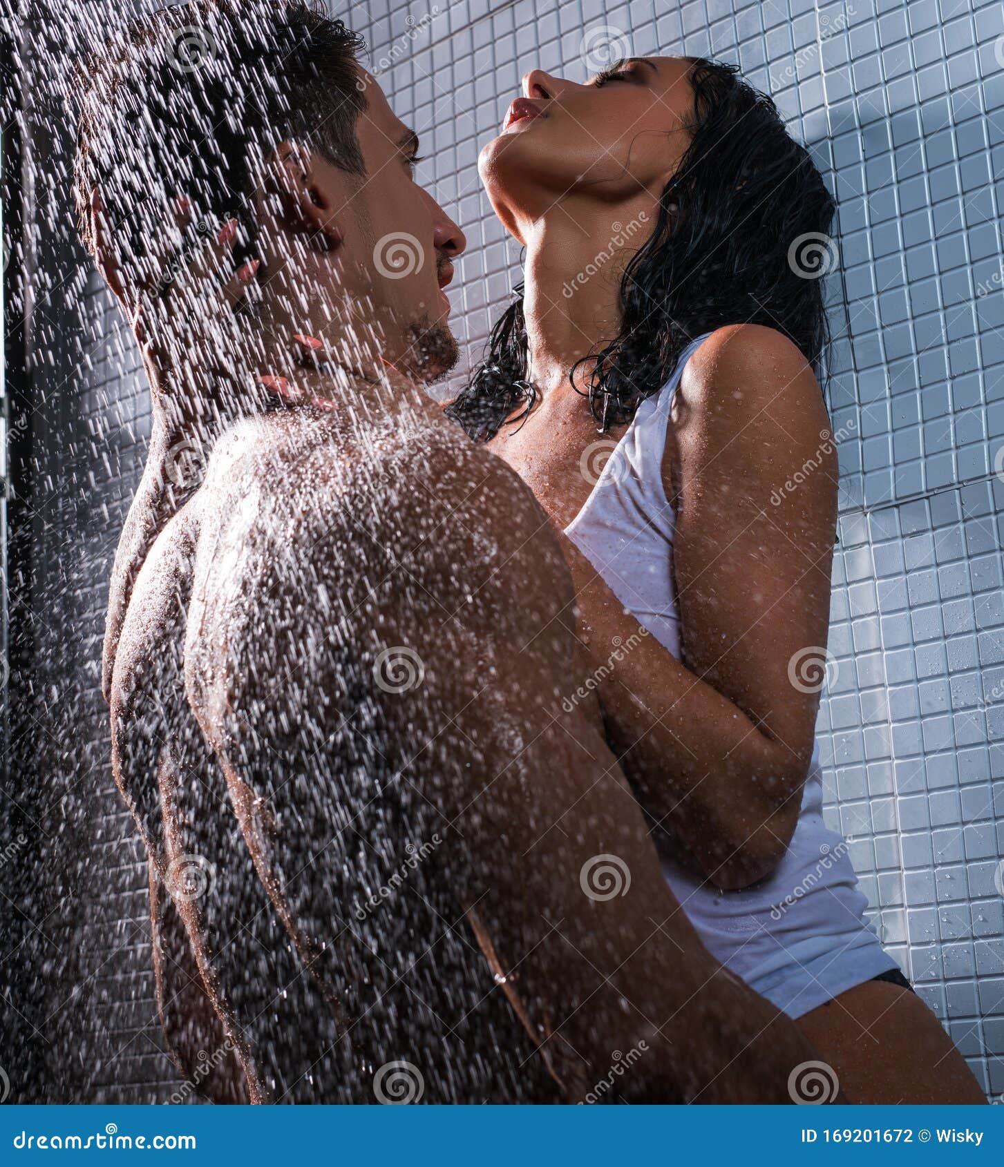 chris nelder recommends Couple Making Love In The Shower