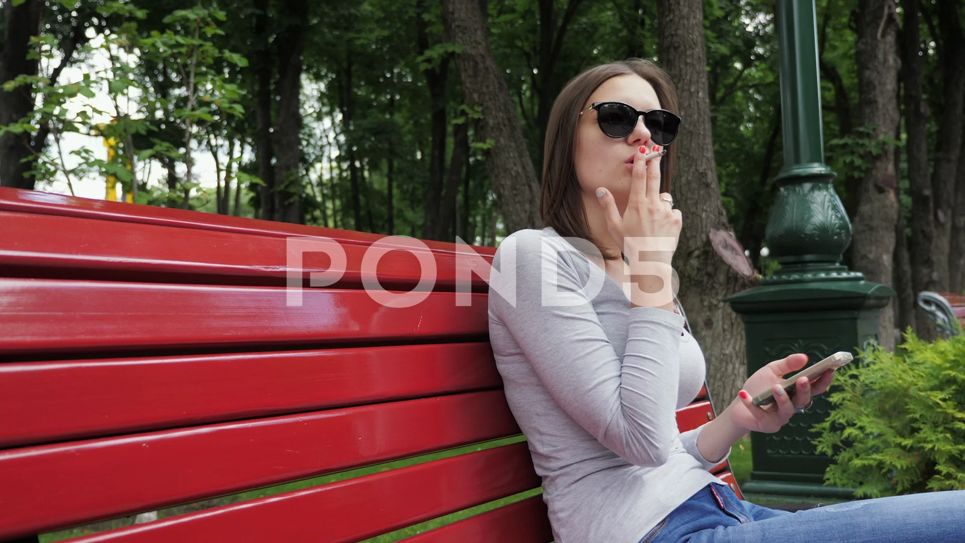 abdullah bdoel add cute girls smoking cigarettes photo