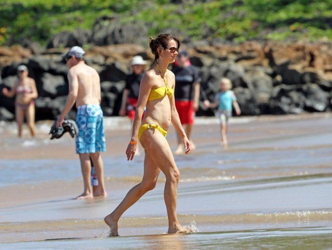 amy acker in bikini