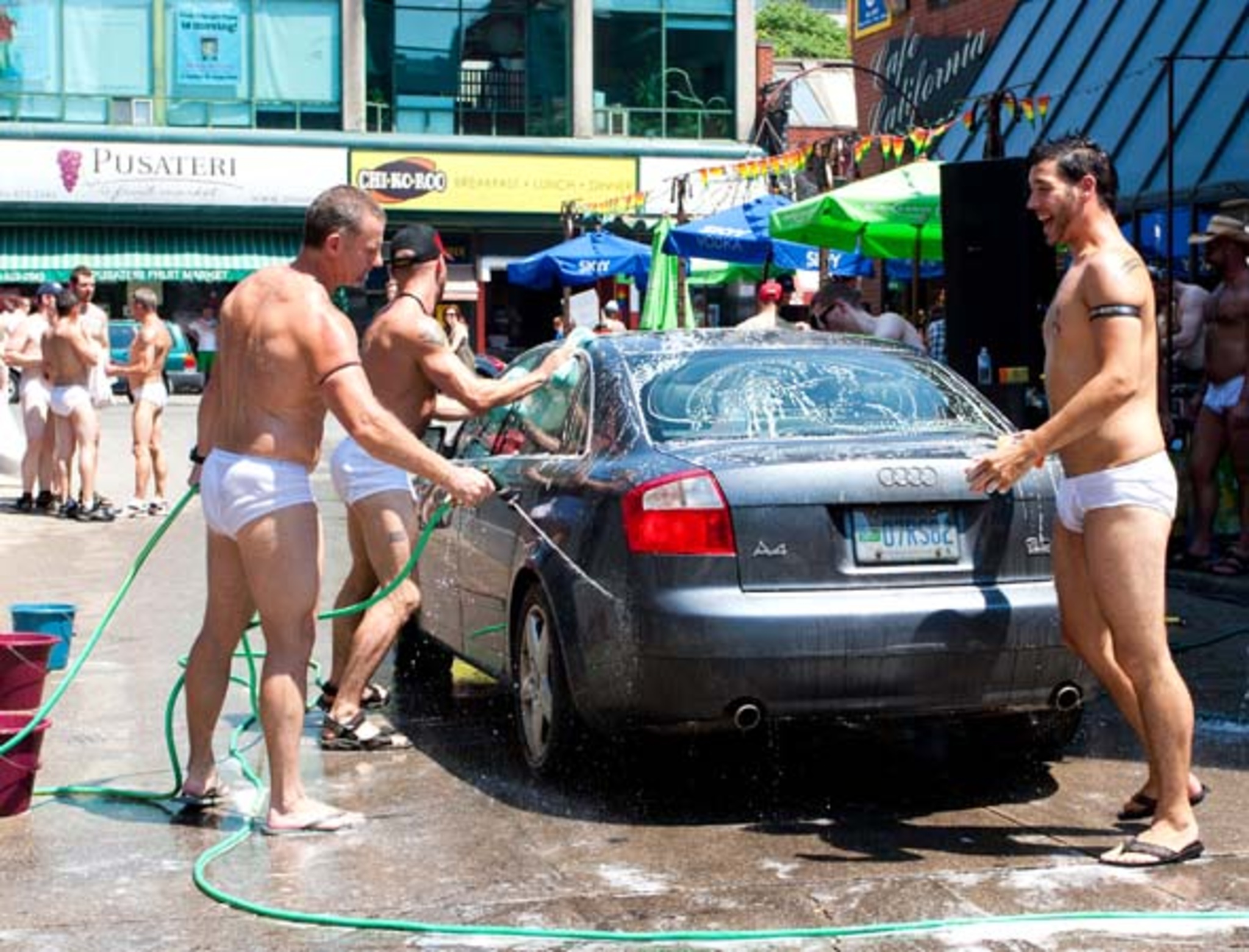 bui thanh phuc add naked men car wash photo