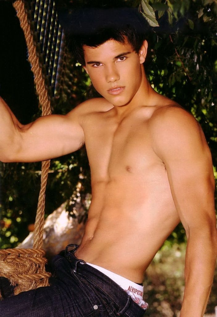 Taylor Lautner Naked Pictures videos compilation